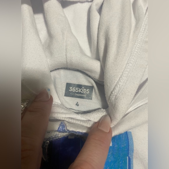 🔥2/$10 Kids White Hooded Short Sleeve sequence Shark Shirt- size 4t - Picture 3 of 5